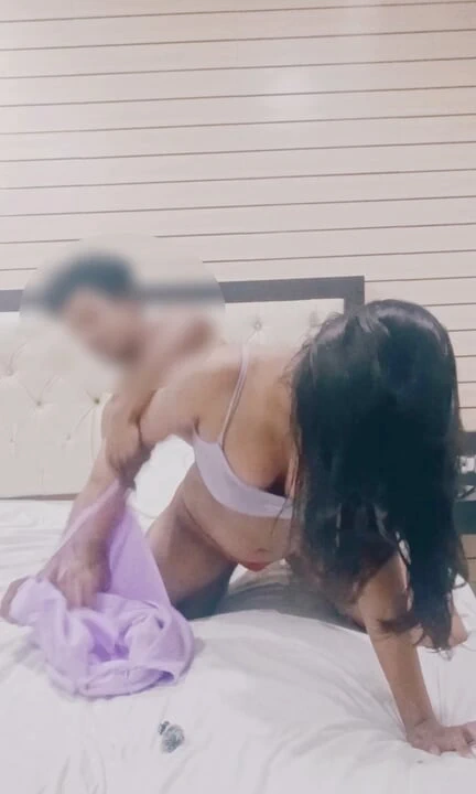 Aman tanrım, beklenmedik bir şey oldu, güçlü bir orgazm için yarağımı ovmaya başladı