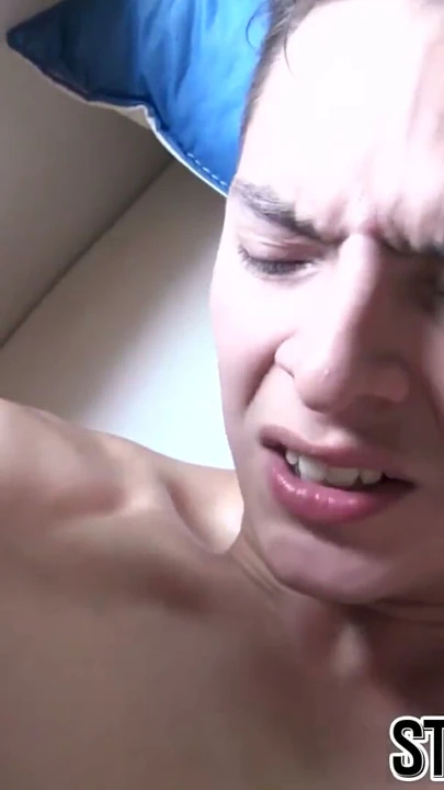 Inked latino twink beslenen boşalmak sonra ilk zaman eyersiz sikme | Klip 1