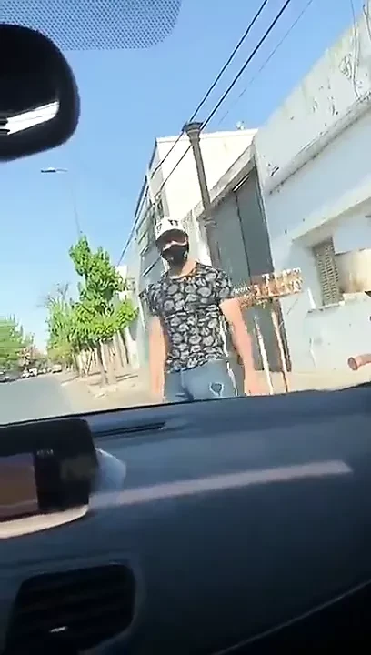 Снял этого огромного чувака с огромными выпуклостями с большой елдой