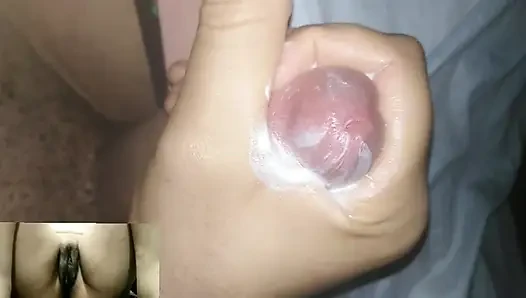 Görüntülü görüşmede beni mastürbasyon yaparken izle