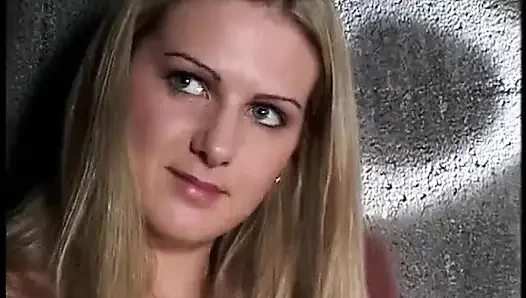 Ashley Long'un çıplak ayakla gizli filmi