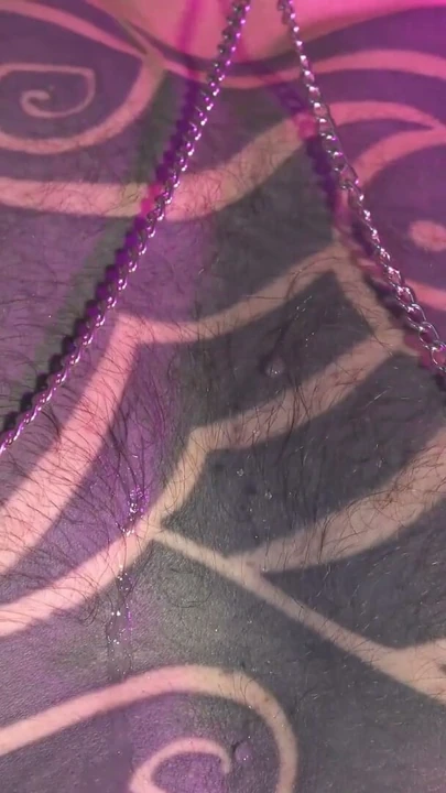Honey Play Box Dildosuyla kelepçelenip anal sikiliyor | Bölüm 1