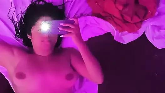 Aldatılan kocam arkadaşından sonra misyonerde beni sert sikiyor