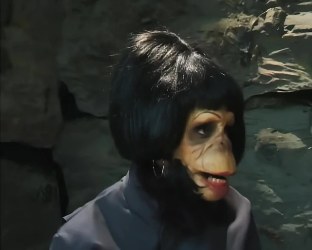 Kadifemsi kıçının tutsağı