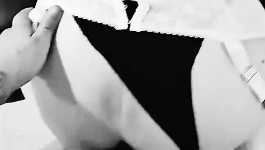 Soubrette bu gerçek domaltarak öpüşüyor ve iple eğleniyor