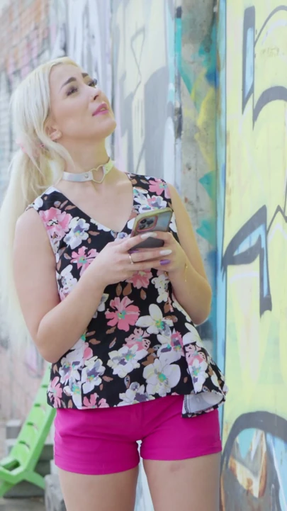 Lisi Kitty Altı Kişilik Hava Geçirmez Gangbang Yapıyor | Klip 1