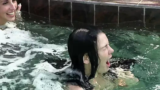 Yüksek kaliteli seks sahneleri - cesaret! - Kızlar yaz günahları bölümü