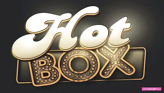 Büyük memeli azgın kızlar sağlam bir yarağı paylaşıyor