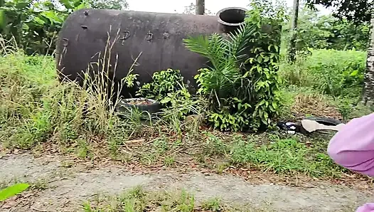 Sikini emmek ve açık havada beni sikmesini istedim, bu gerçekten hoşuma gitmek