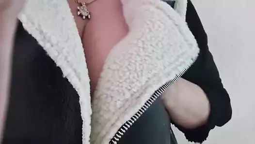 Sıcak büyük memeler oyun yakın