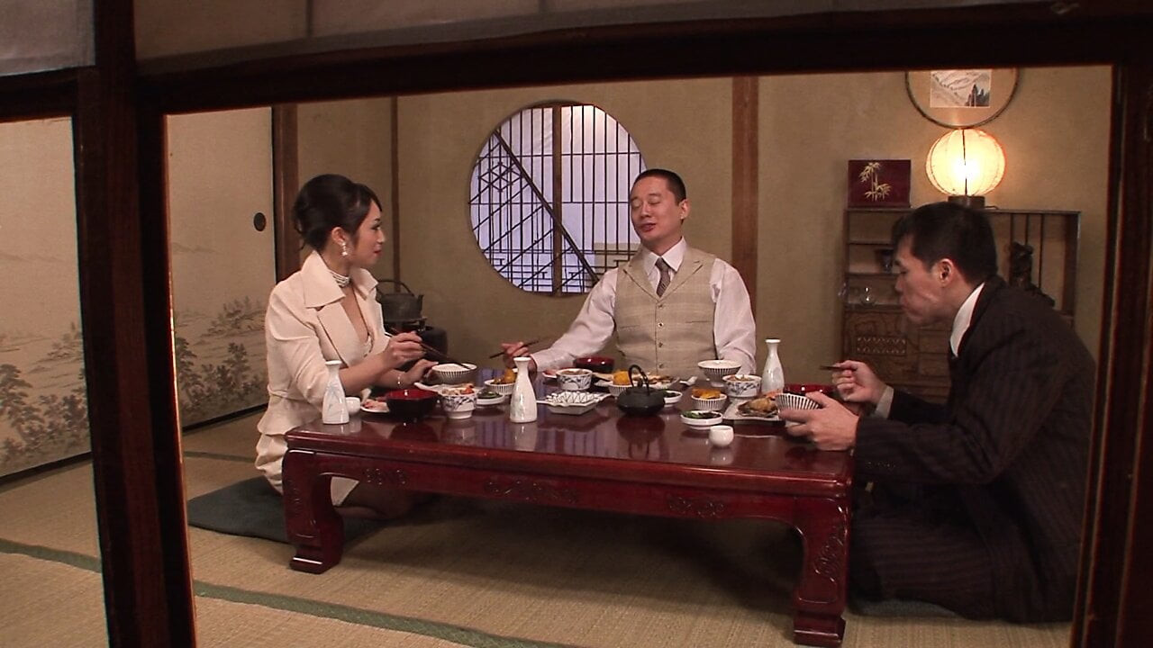 Aile yemeği kızıştı! Japonlar görgü kurallarını unutup üçlü seks yapıyor!