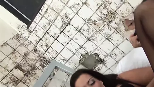 Linsey und ihre extrem notgeilen Mithaeftlinge