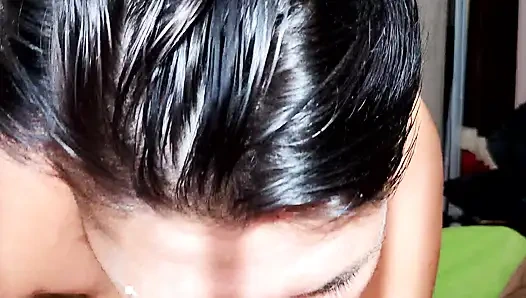 Sabah boşalmak için sakso çekiyor ve yutuyor