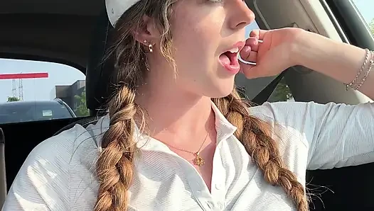 Golfe gidiyorum ama önce kahveye ve orgazma ihtiyacım var