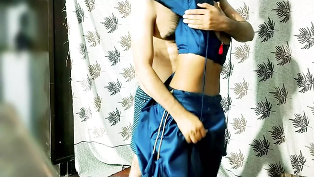 Ayakta sikiş desi güzel Jaanvi yenge porno izliyor ve en sevdiği hizmetçiyle seks yapıyor