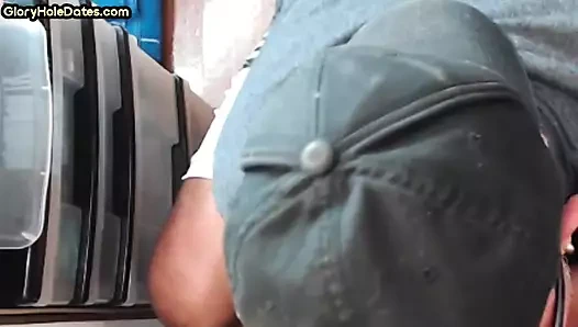 Ev yapımı yakın çekimde delikten yarak eme dilf yarak emiyor