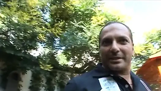 Italia sürtük ağzına boşalmak isteyen sert yaraklı iki adam tarafından sikiliyor - dvd