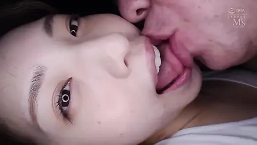 Tatlı kız sakso yeteneğini kullanarak seni boşaltmak istiyor. bölüm 1