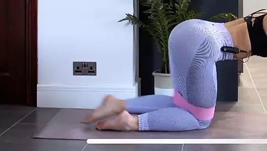 Şişman götlü sürtük