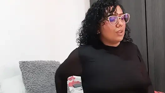 Sevgilim için göğüslerimi gösteren ateşli bir video yapıyorum.