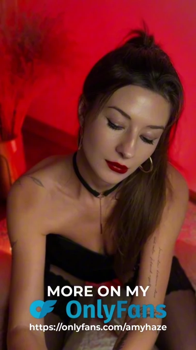 Tutkulu esmer orta yaşlı seksi kadın yarağını pompalıyor ve seni boşaltıyor