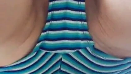 Karısı ile çilek çalı