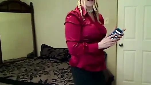 Kocam eve erken geliyor ve üvey oğlumu siktiğimi duyuyor