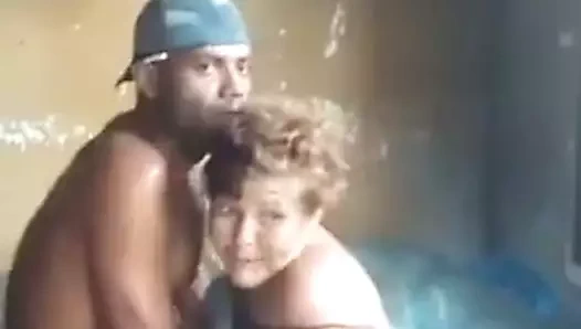 Anneanne seks ile siyah adam