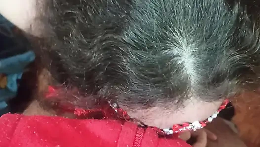 İşten yorgun bir şekilde eve geliyorum ve karım beni lezzetli bir saksoyla karşılıyor.