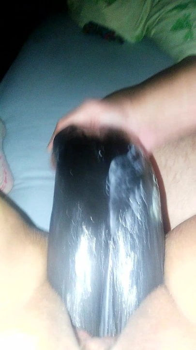 Büyük siyah çift yapay penis Continue ve oyuncak