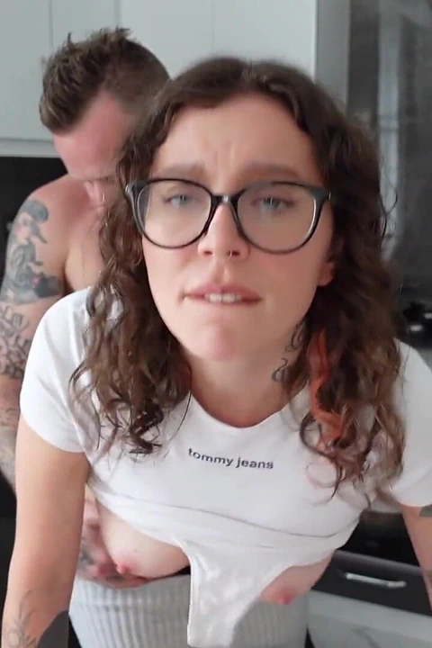 Büyük götlü bir İngilizce öğretmeni bir öğrenciyle seks yapmayı umursamıyor!