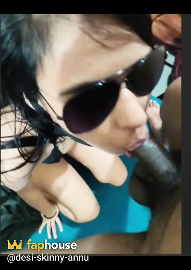 Hintli üvey kız kardeş akıllara sakso çekiyor