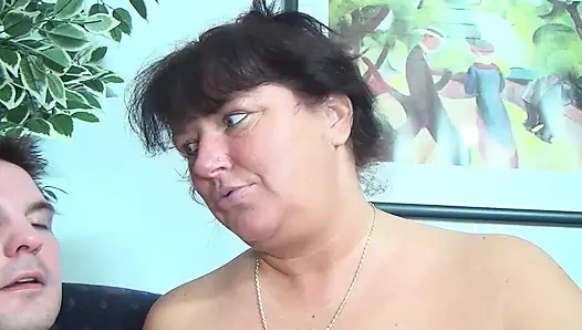 Azgın Alman genç kızlar üçlü grup sekste büyük yarağı paylaşıyor