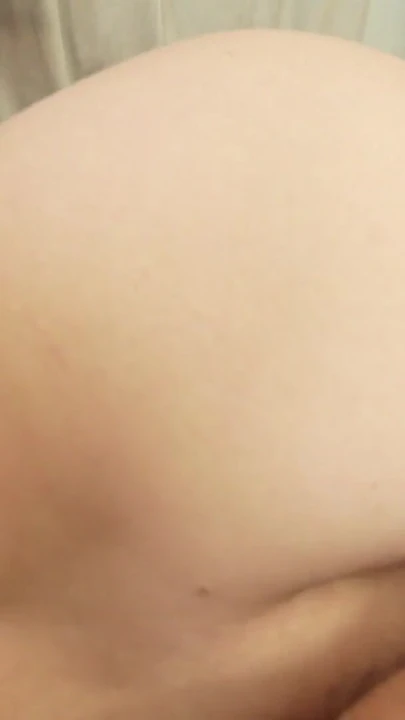 Karım taytlı büyük götünü gösteriyor ve üzerinde çok seksi görünüyorlar | Klip 3