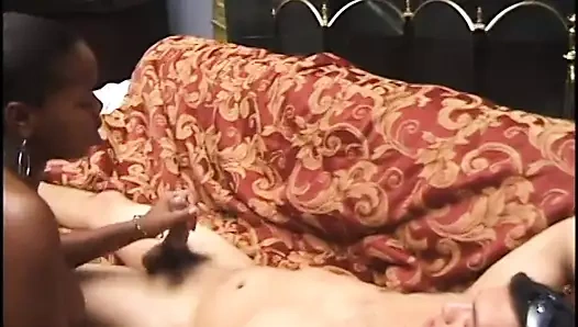 Hamile kadın yatağında latino sevgilisini berbat