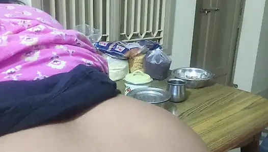 Otobüs şoförü üvey annemi sikiyor