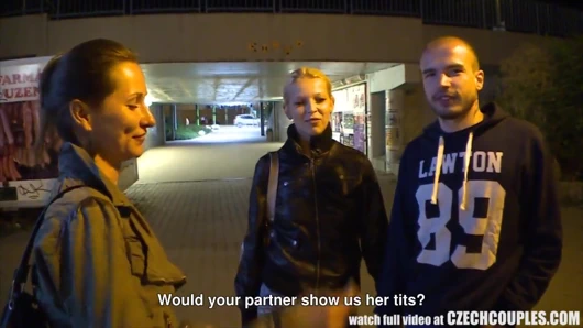 Güzel Çek çifti gf değişimi için para alır