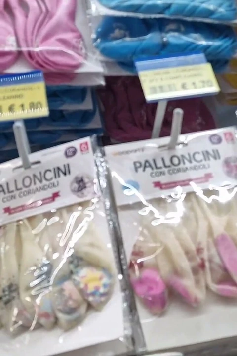 Dev balonlara hayran balon dükkanı turu, parlak lateks ve duyusal azdırma