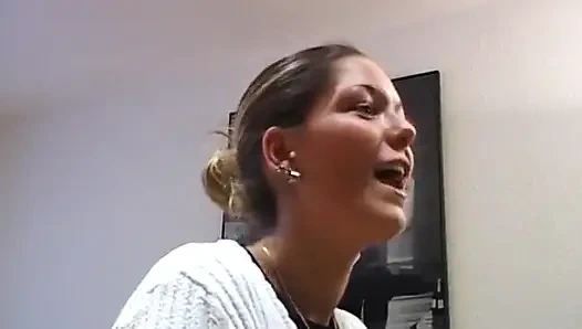 Tanja 23, Alman öğrenci seçmelere giriyor