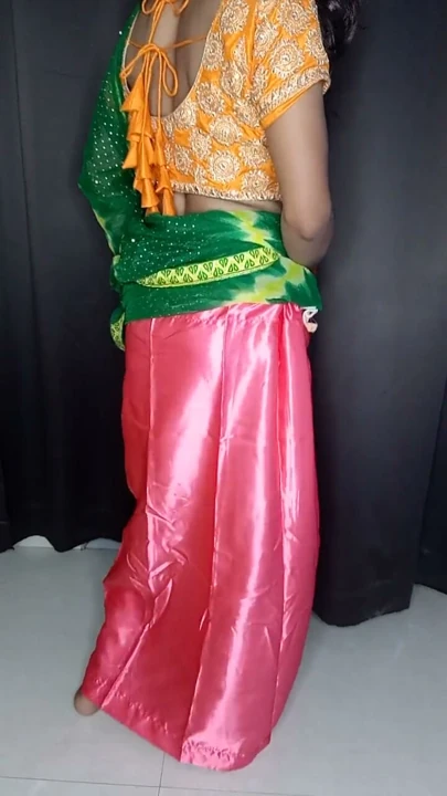 Üvey annemin sari ve seksi saten minyonlarını seviyorum | Klip 2