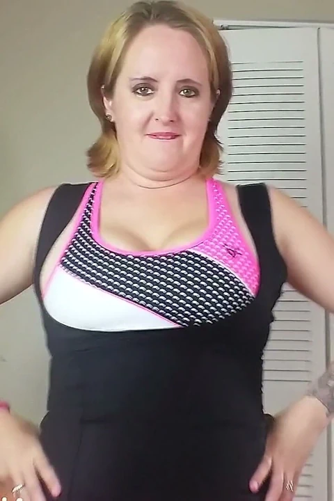 Üvey anne üvey oğlunu parmakladıktan sonra ödüllendiriyor