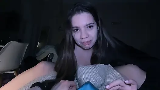 Bir arkadaşının evinde eğlenceli bir pijama partisi vahşi seksle sona erdi