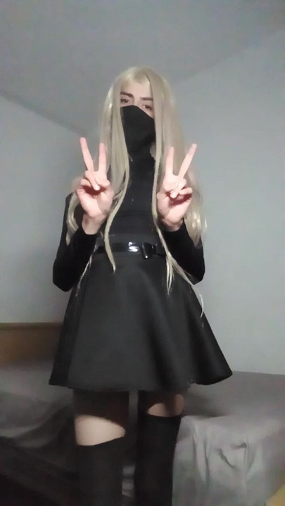 Külotsuz etek giyiyor 2