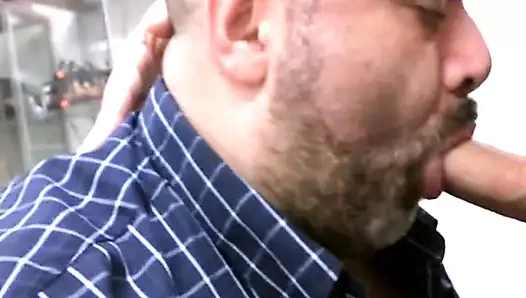 chubby baba ayı emme horoz