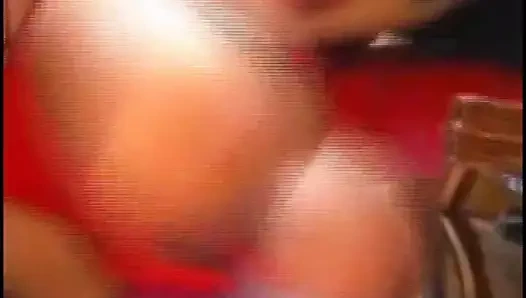 Büyük doğal ve sarkık göğüsleri derlemek