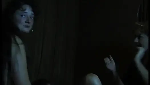 Gece geç saatlerde sikiş deliği grup seks partisi