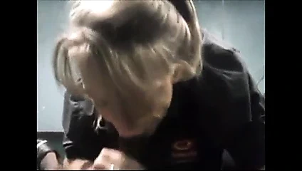 Econolodge kızı siyah yarağı emiyor