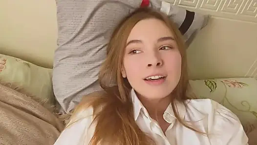 Güzel kızın amcığı zonkluyor ve boşalıyor