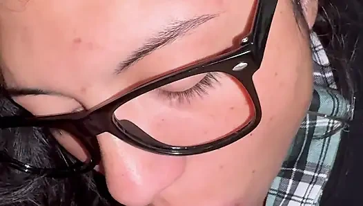 Beni aldatıyor ve beni sikmesi için oyuncu seçmelerine sokuyor