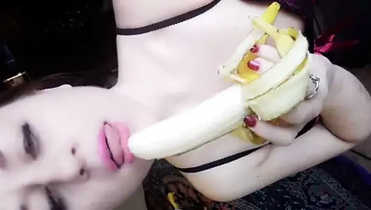 hmm a banana mmm